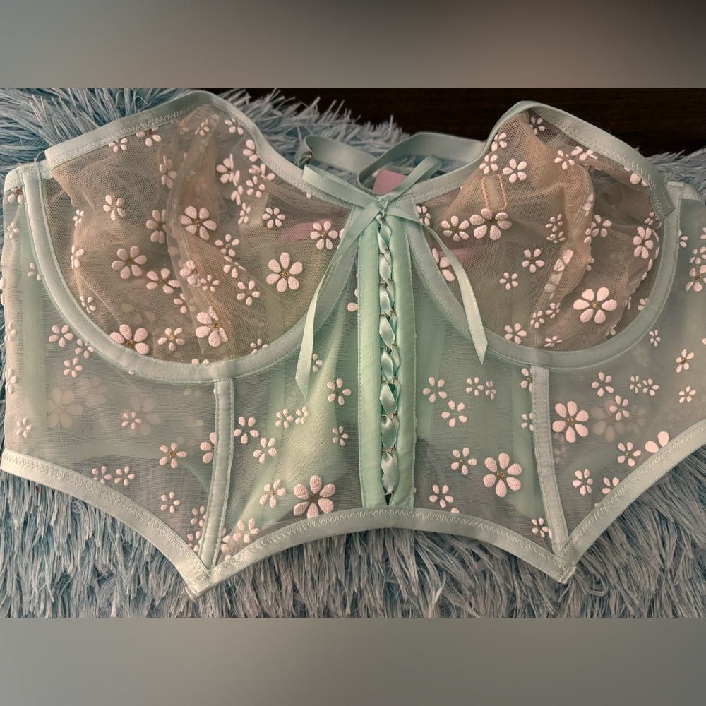 NWT puff daisy bustier